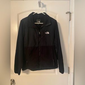 *2 for $15* Women’s Black Northface Coat. XL